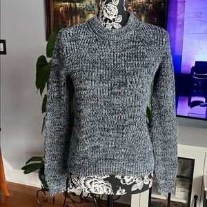 H&M Women's Black and Gray Crew Neck Sweater